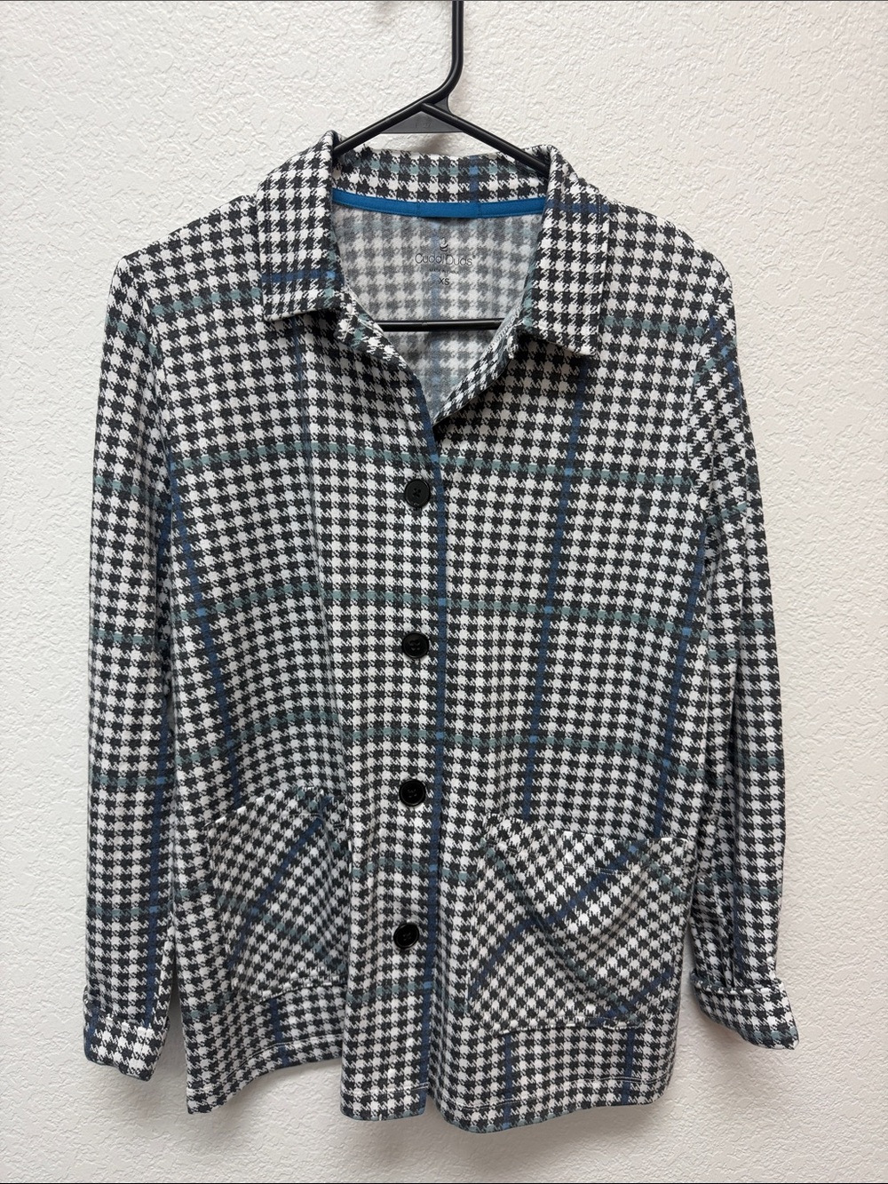 Cuddl Duds Black & White Houndstooth Jacket with Blue Windowpane